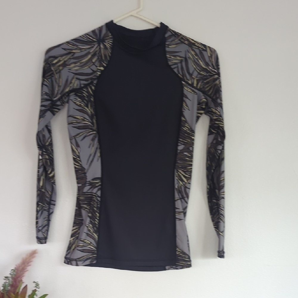 Black and Gray Long Sleeve Rash Guard